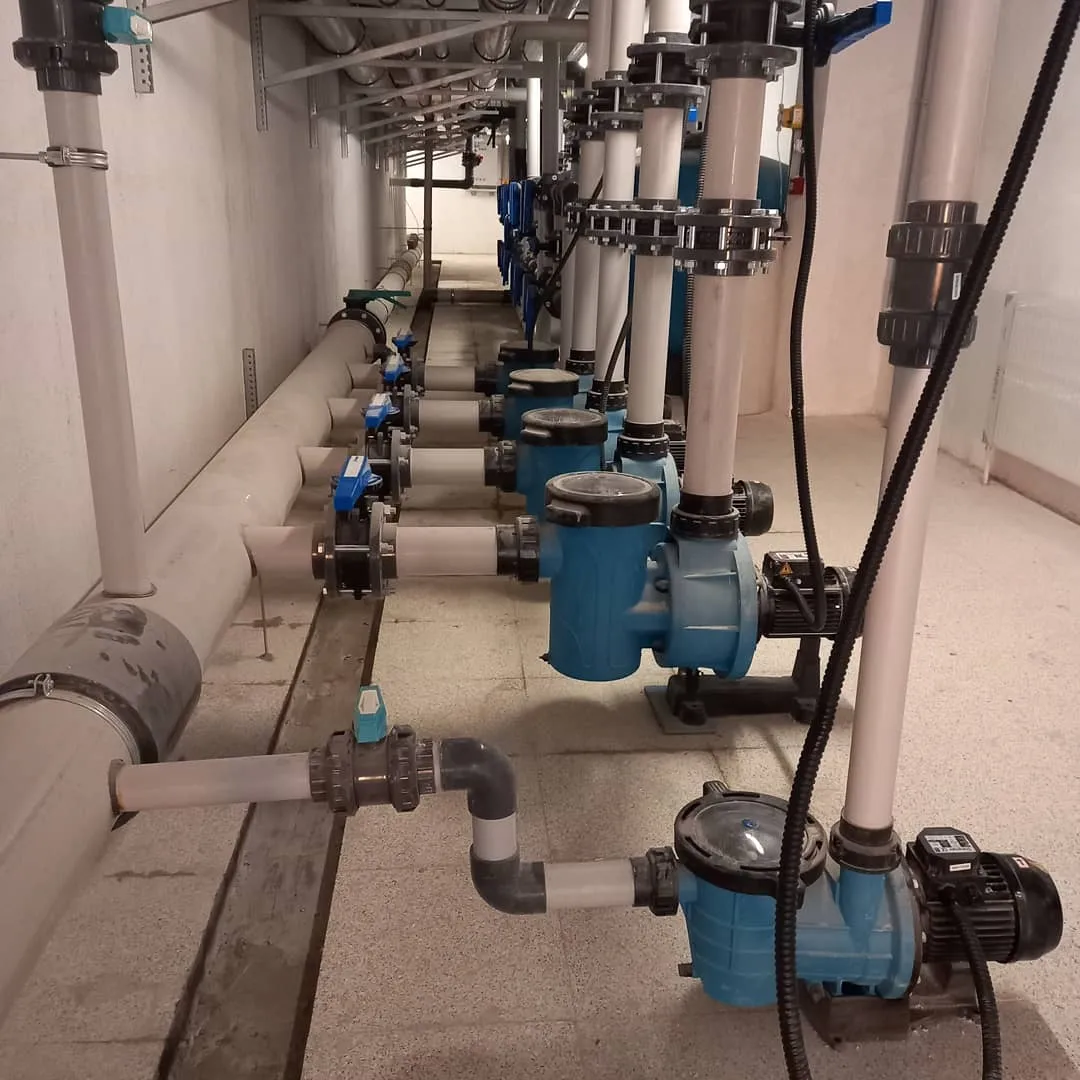 Safir havuzlarının mühendisliğini sergilediği makine daireleri.